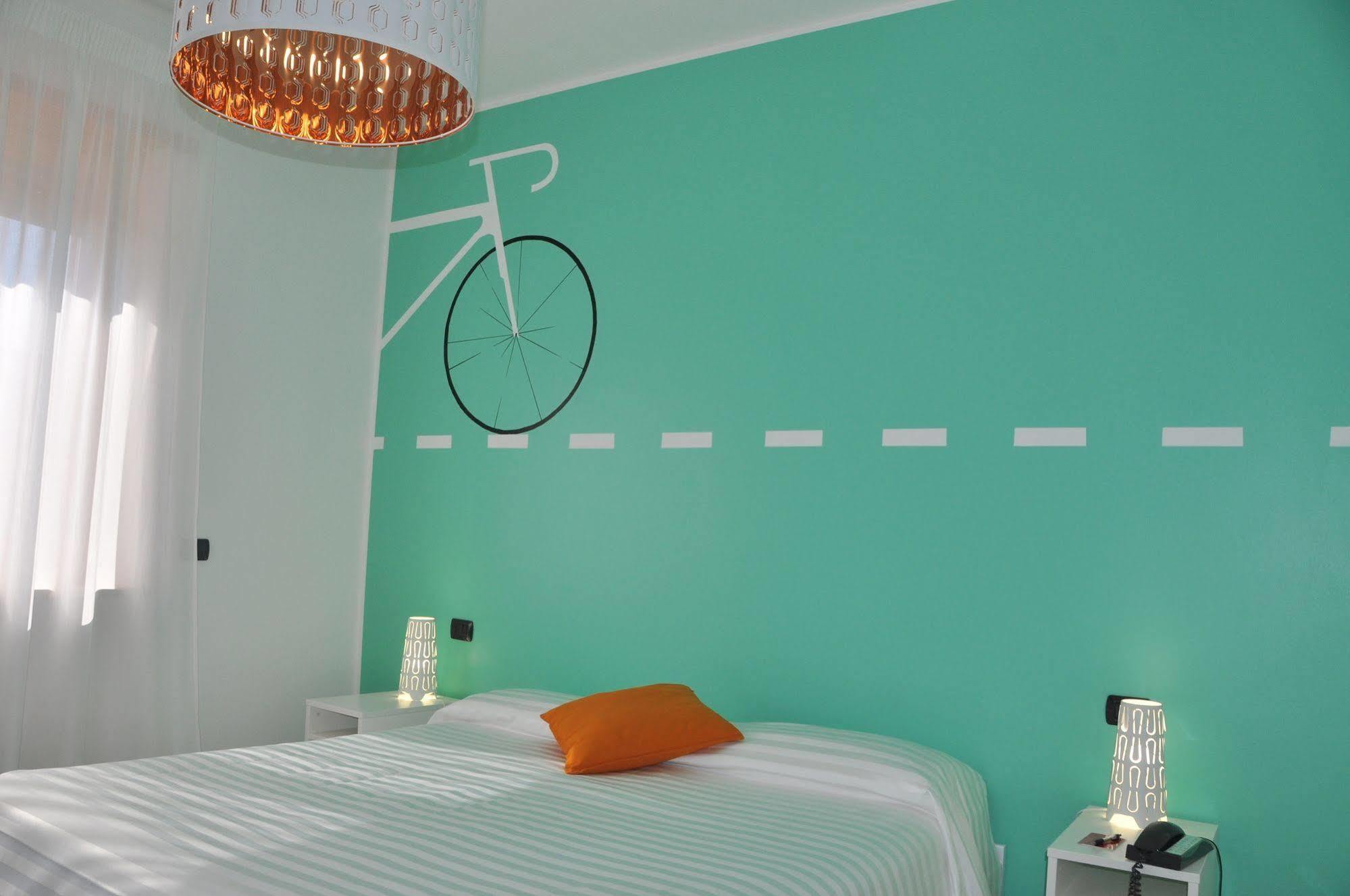 Lo Scoiattolo Piedmont Bike Hotel Пралормо Экстерьер фото